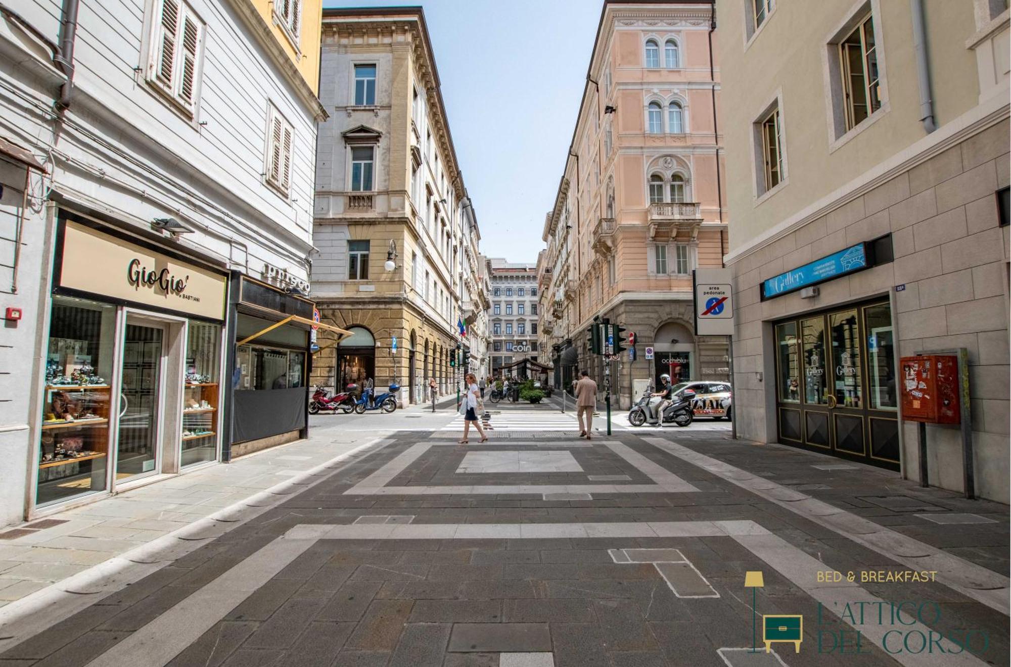 L'Attico Del Corso Apartment Trieste Exterior photo