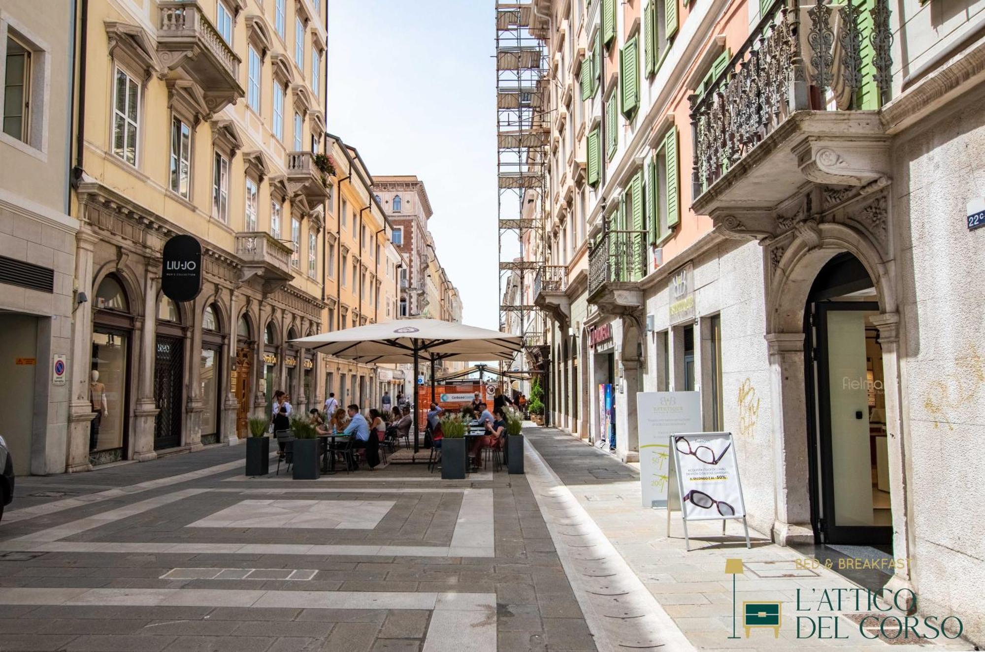 L'Attico Del Corso Apartment Trieste Exterior photo